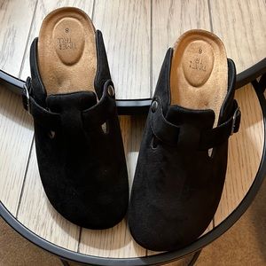 NWOT mule shoes super cute and comfy never worn too big ❤️❤️❤️